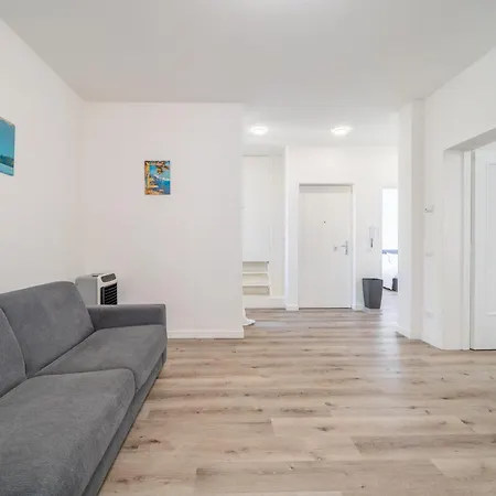 Centro - Bilocale Moderno Per 4 Ospiti Apartmán Como